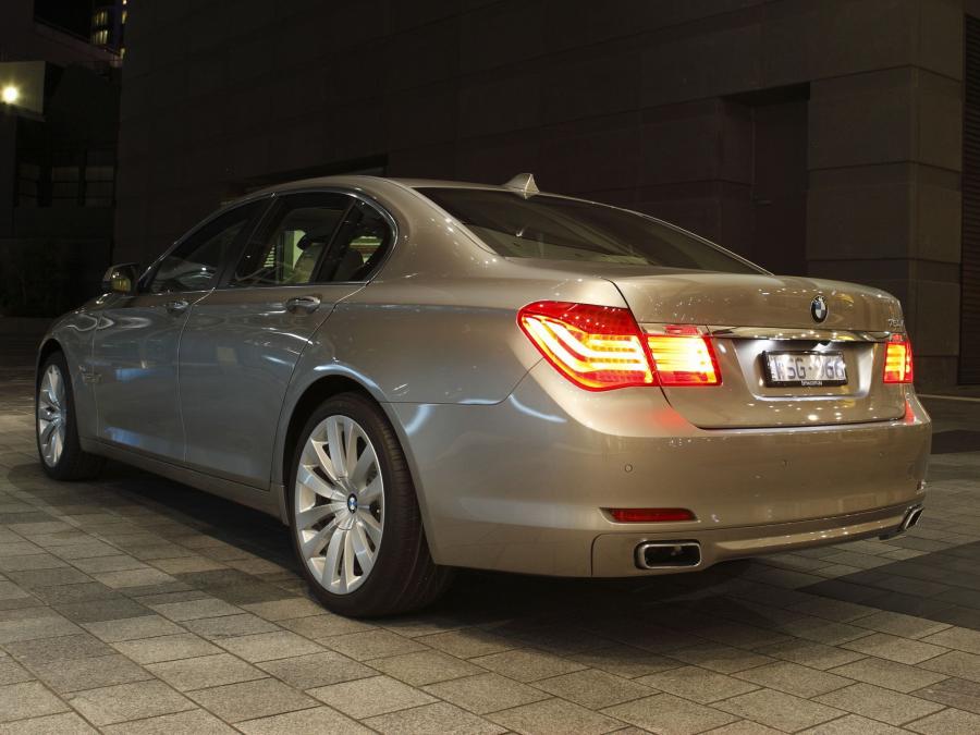  BMW 750i 2008 года  (AU) (фото 9 из 16)